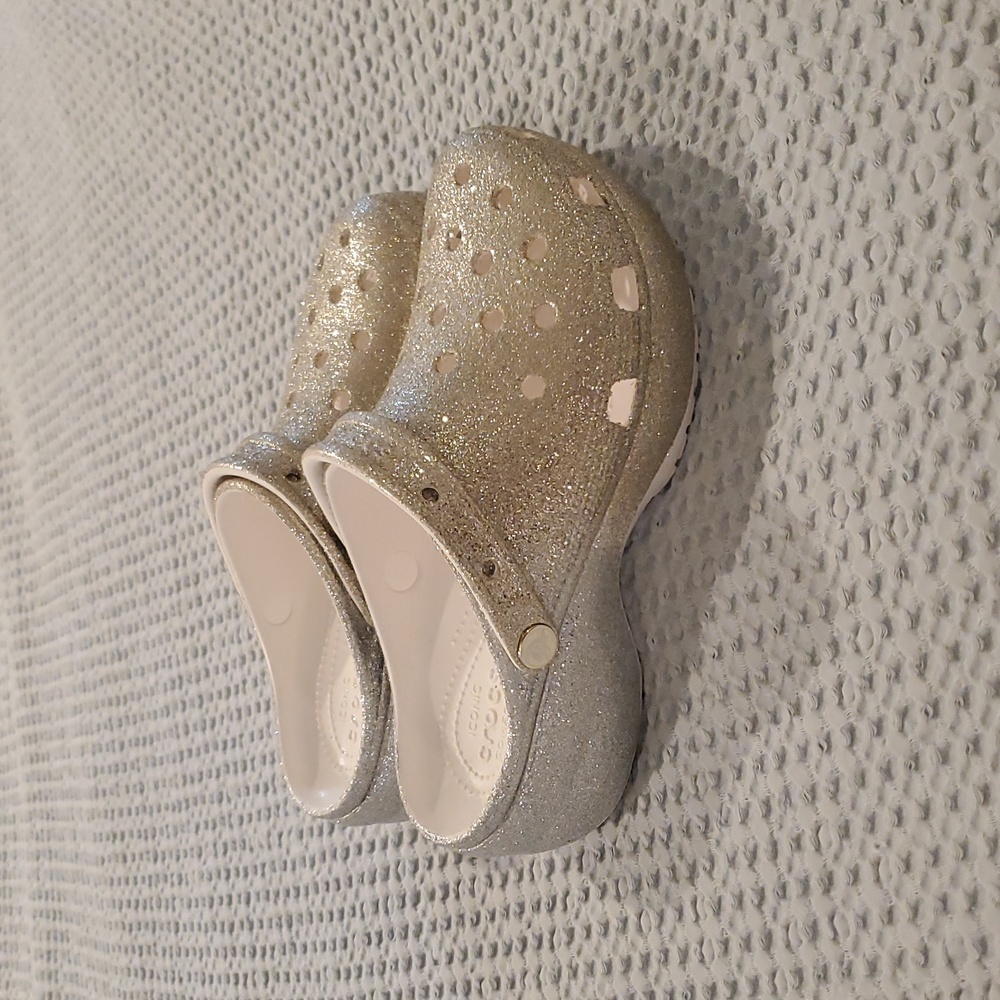 CROCS Women's Sparkling Silver Clogs